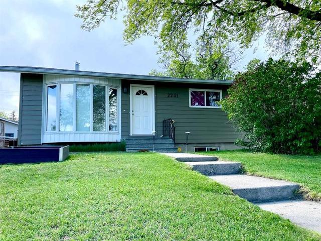 2231 39 Street SE Calgary, AB T2B 1A6