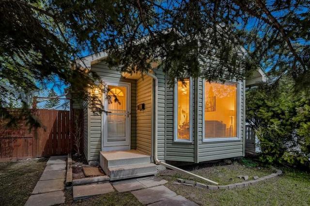 18 Martinview Crescent NE Calgary, AB T3J 2S2