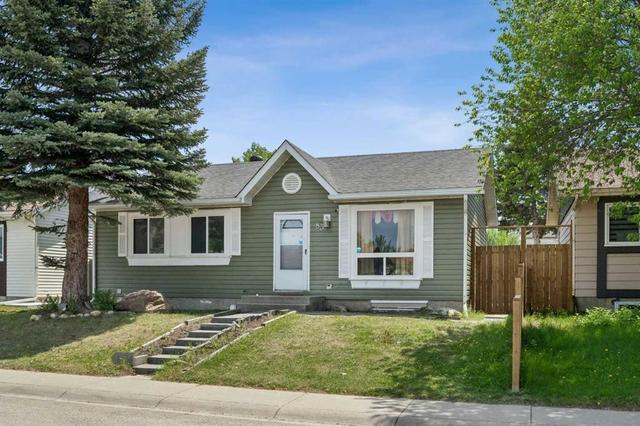 83 Appletree Close SE Calgary, AB T2A 7J6
