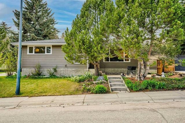 2704 Chandler Road NW Calgary, AB T2L 1E5
