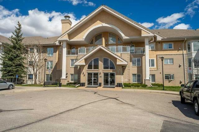 136-728 Country Hills Road NW Calgary, AB T3K 5K8