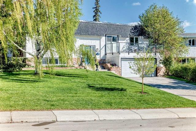 47 Coleridge Crescent NW Calgary, AB T2K 1X8