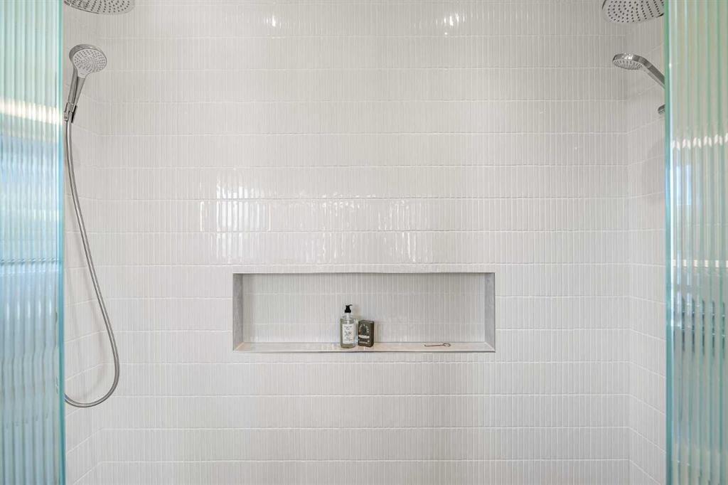 3B Willow Crescent Sw, Calgary, AB - Indoor Photo Showing Bathroom