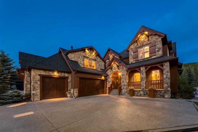 250 CRESTRIDGE Place SW Calgary, AB T3B 5Z2