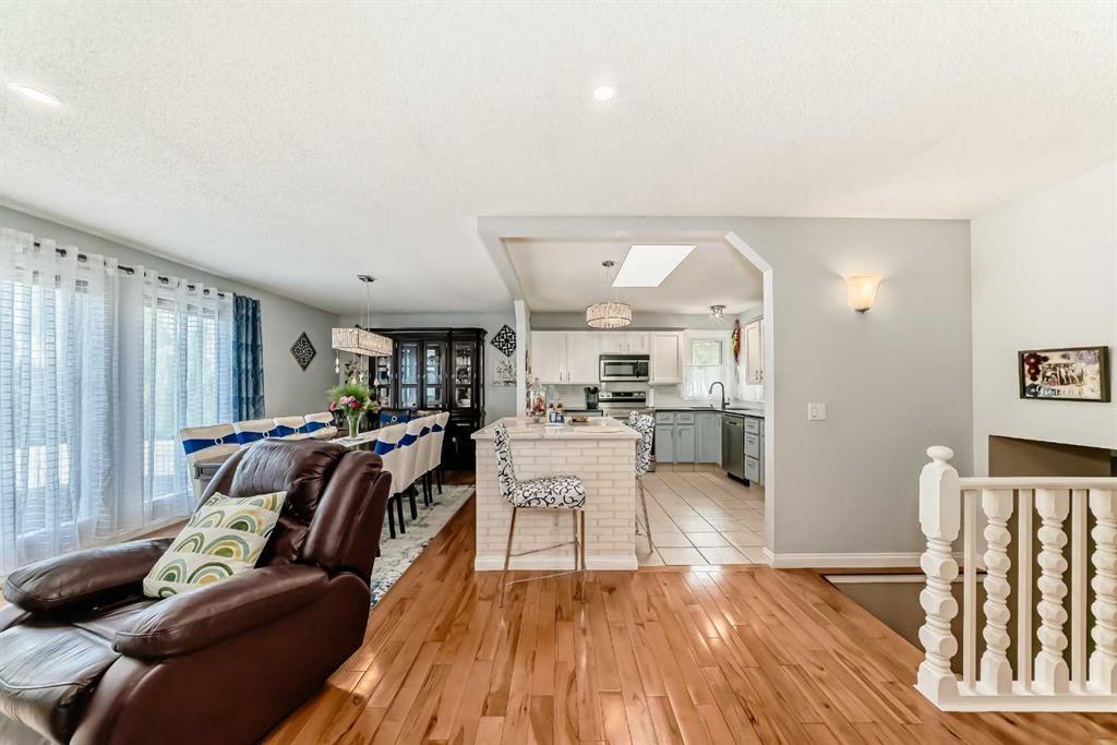 43 Beaconsfield Way Nw, Calgary, AB - Indoor