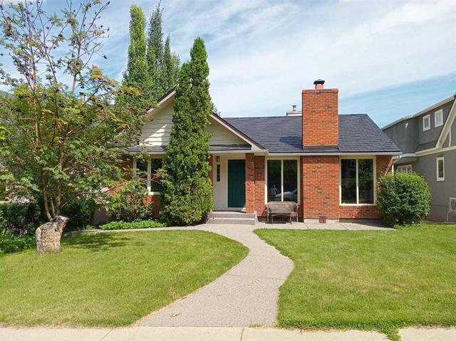 1604 Scotland Street SW Calgary, AB T3C 2L5