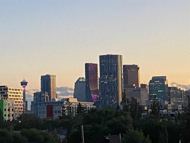 212 12A Street NE Calgary, AB T2E 4R7