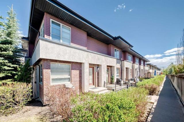 25 Aspen Hills Terrace SW Calgary, AB T3H 0P3