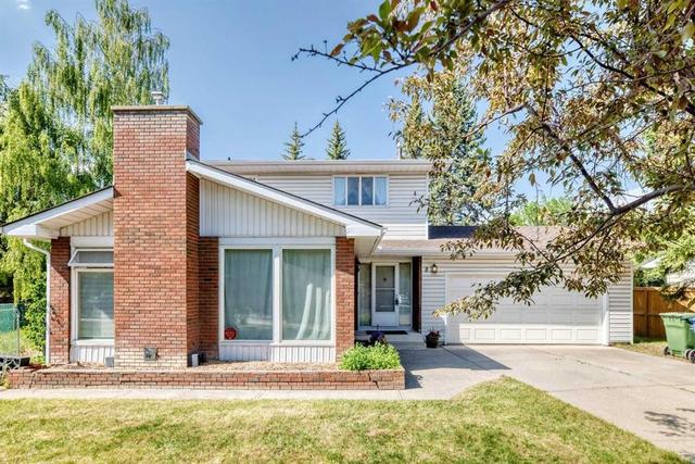 8 Varsdale Place NWCalgary, AB T3A 0G7