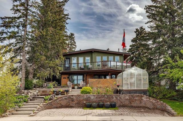 3232 15 Street NW Calgary, AB T2L 0K1