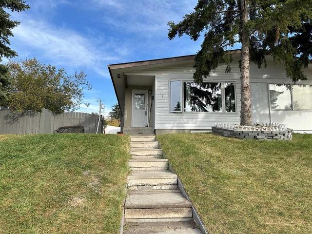 121 Huntford Close NE Calgary, AB T2K 3Y7