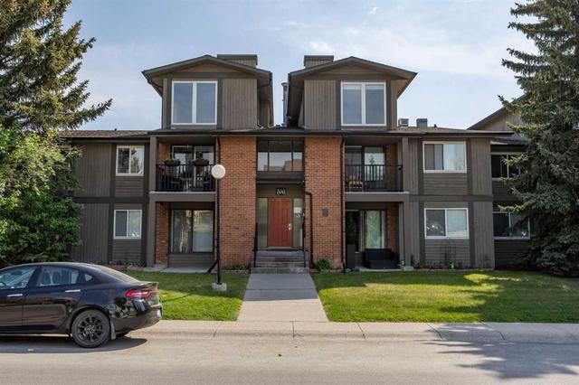 722-6400 Coach Hill Road SW Calgary, AB T3H 1B8