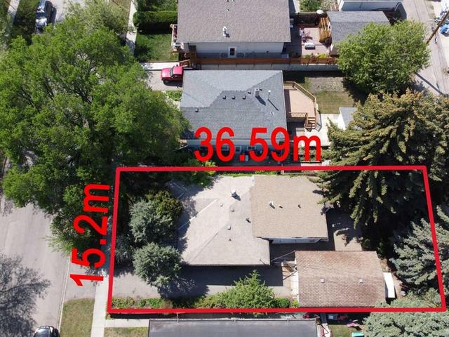 232 27 Avenue NW Calgary, AB T2M 2H4
