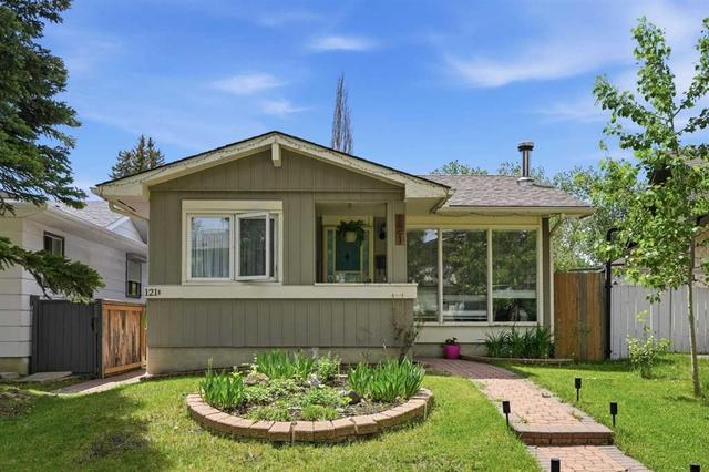 121 Sunbank Way SE Calgary, AB T2X 2A5