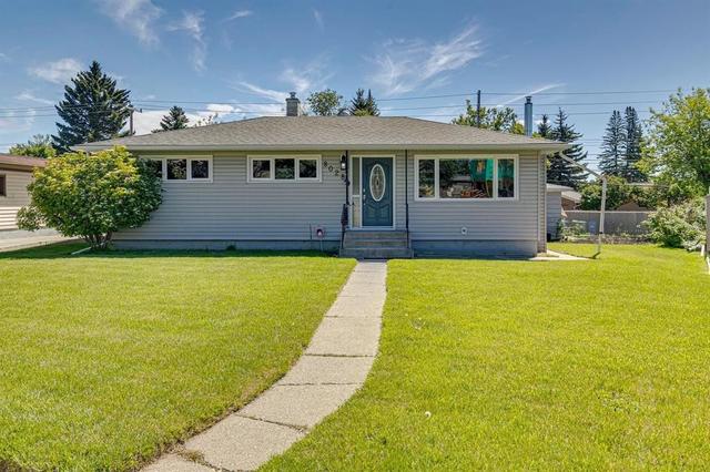8028 5 Street SW Calgary, AB T2V 1C5