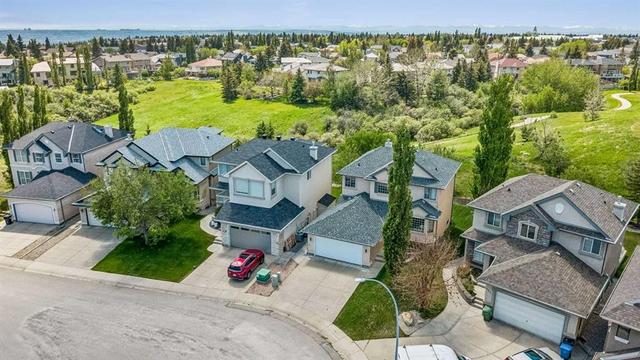 127 Edgeridge Close NW Calgary, AB T3A 6K4