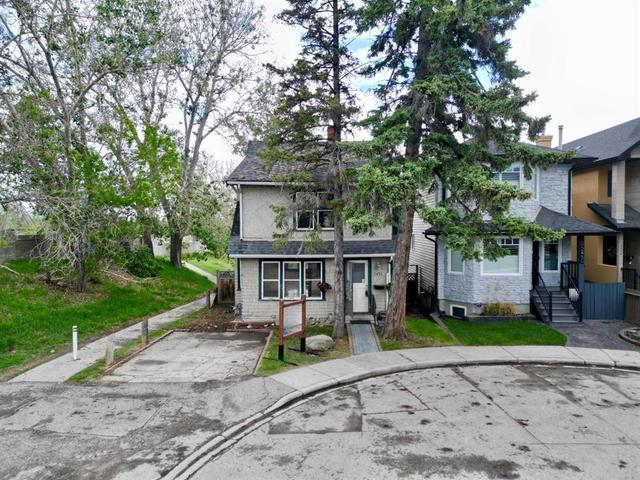 2452 28 Avenue SW Calgary, AB T2T 1K9