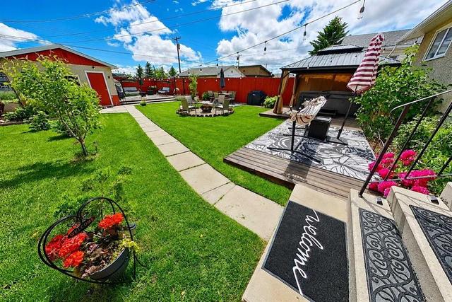 3232 Doverville Crescent SE Calgary, AB T2B 1T9