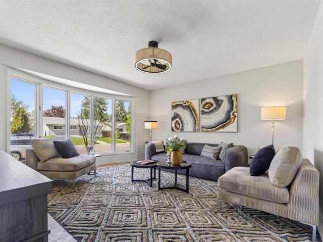 847 Raynard Crescent SE Calgary, AB T2A 1X6