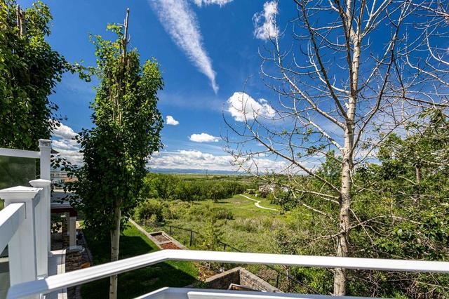 76 Rockywood Park NW Calgary, AB T3G 5S2