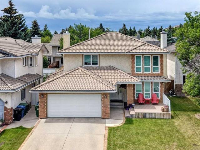 40 Signal Ridge Court SW Calgary, AB T3H 2J6