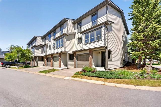 1-185 Woodridge Drive SW Calgary, AB T2W 3X7