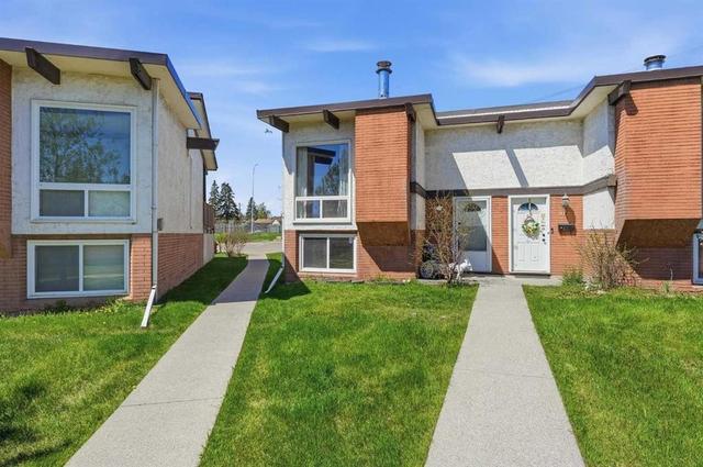 416 Pinemont Gate NE Calgary, AB T1Y 2R6