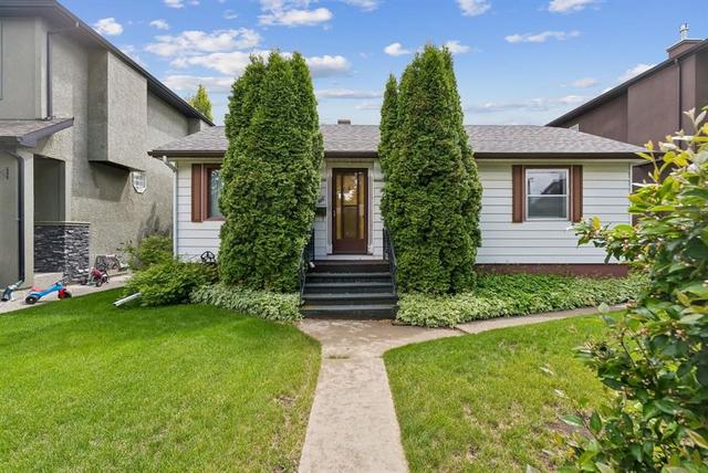 409 29 Avenue NW Calgary, AB T2M 2M4