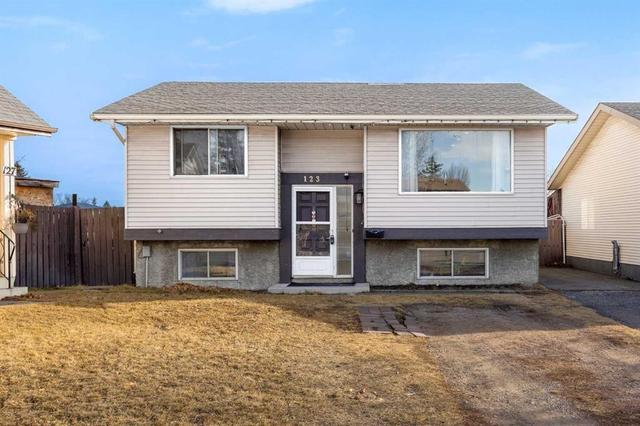 123 Radley Place SE Calgary, AB T2A 5X5