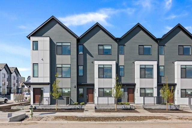 132 Quesnay Wood Link SW Calgary, AB T3E 8H6