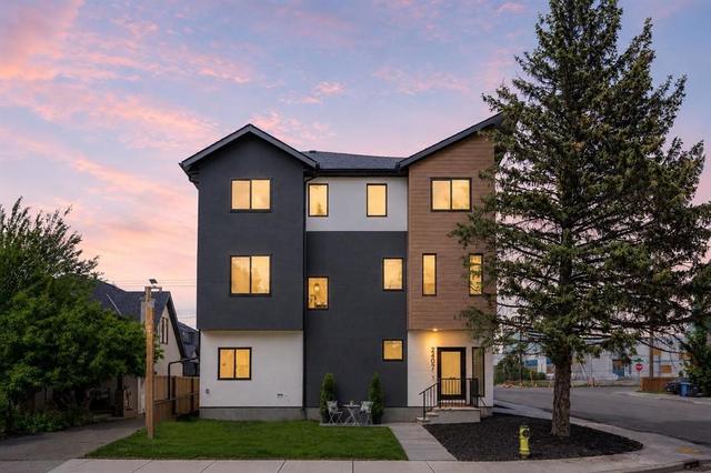 2402 Westmount Road NW Calgary, AB T2N 3N8