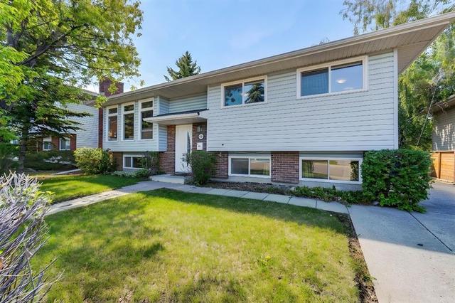 408 Rundleville Place NE Calgary, AB T1Y 2T4