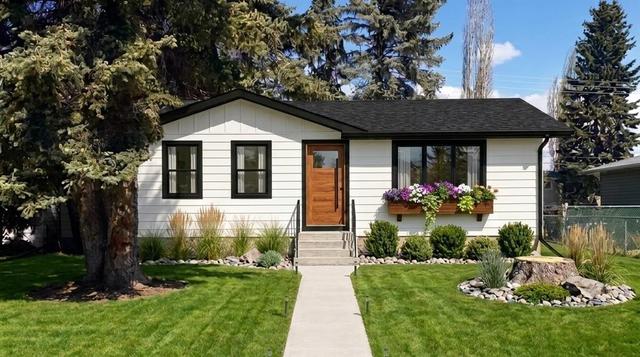 6 Harvey Place SW Calgary, AB T2V 3A5