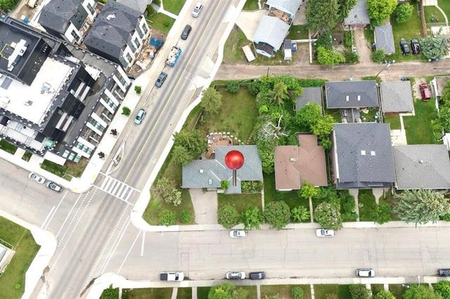 2440 22 Street NW Calgary, AB T2M 3W6