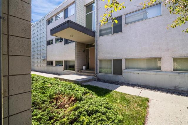 126-56 Hamlet Road SW Calgary, AB T2V 3C8