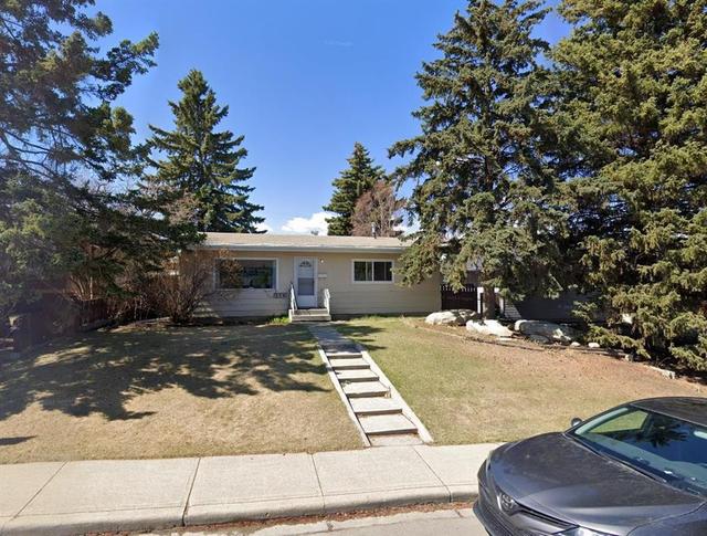 1443 44 Street SW Calgary, AB T3C 2A7