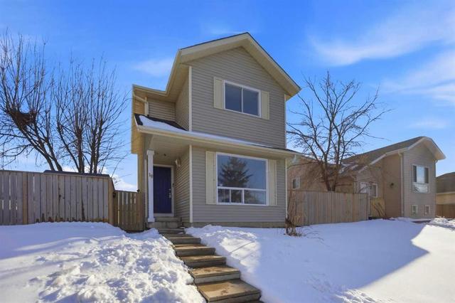 19 Appletree Close SE Calgary, AB T2A 7J1