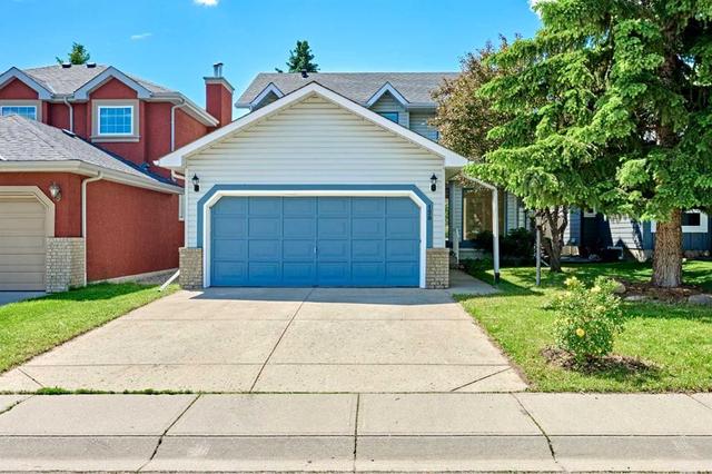128 Shawbrooke Close SW Calgary, AB T2Y 3A6