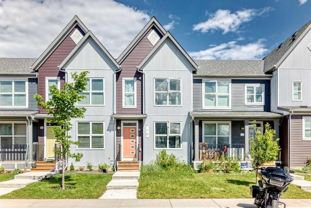 16 Carringvue Way NW Calgary, AB T3P 1K8