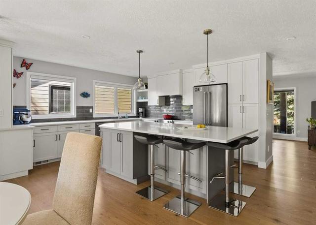 127 Parkglen Crescent SE Calgary, AB T2J 4L9