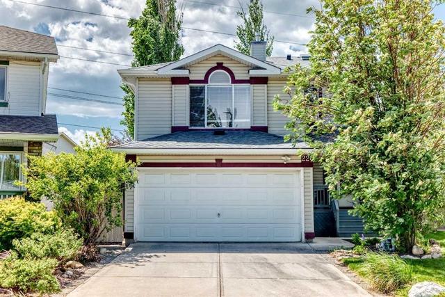 220 Shawbrooke Manor SW Calgary, AB T2Y 3L7