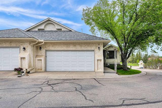 8 Edgepark Villas NW Calgary, AB T3A 3S2