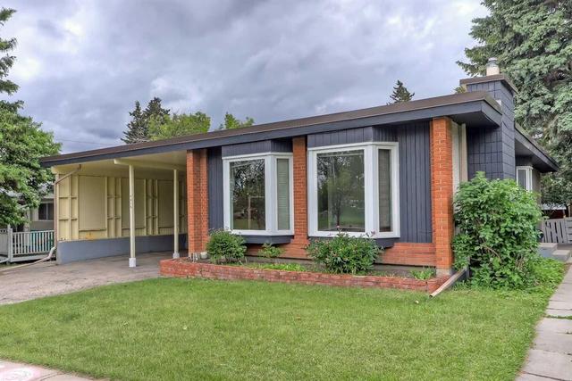 4315 Charleswood Drive NW Calgary, AB T2L 2E3