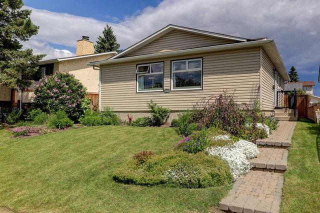 148 Rundlecairn Rise NE Calgary, AB T1Y 2Y3