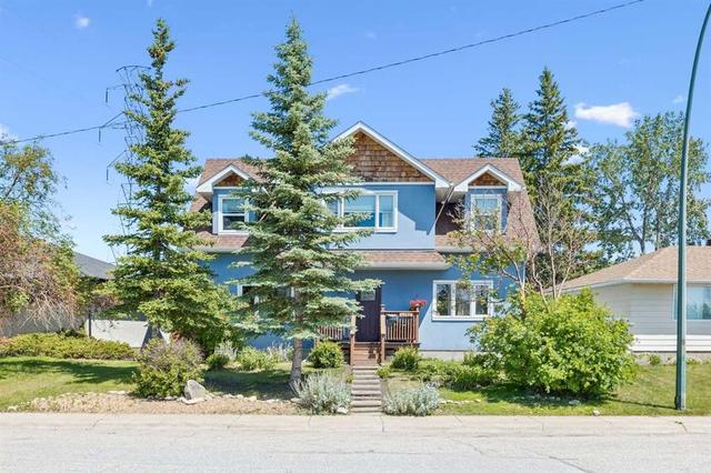 4936 Worcester Drive SW Calgary, AB T3C 3L6