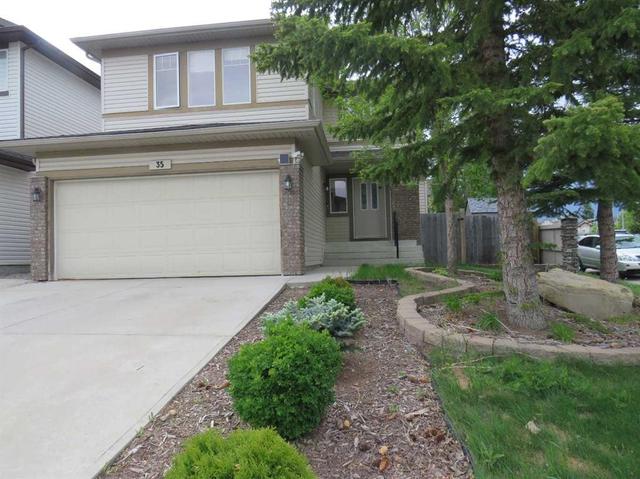 35 Panamount View NW Calgary, AB T3K 0A6