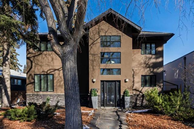 38 Lissington Drive SW Calgary, AB T3E 5E1