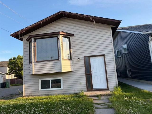 250 Falmere Way NE Calgary, AB T3J 2X6
