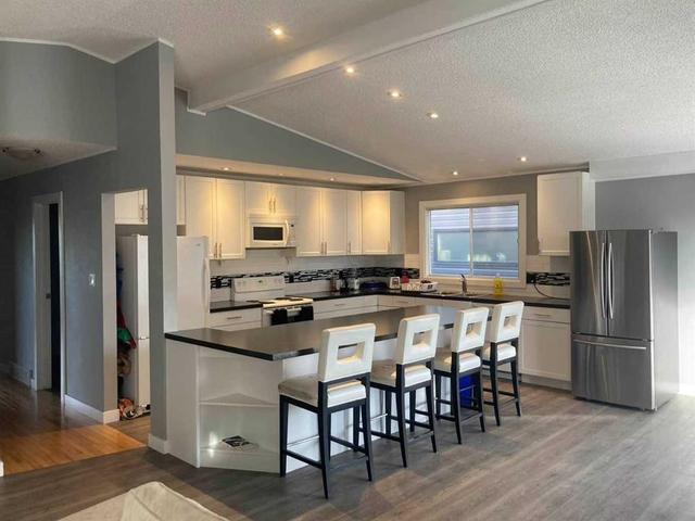 2457 22A Street NW Calgary, AB T2M 3X8