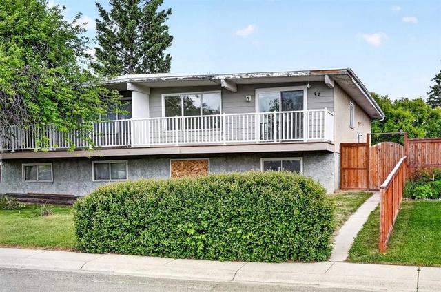 42 Huntford Close NE Calgary, AB T2K 3Y6